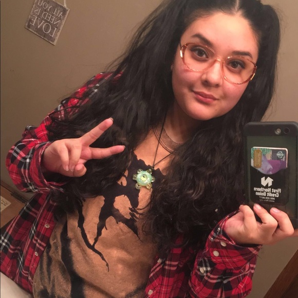 Meet your Posher, Yesica - Picture 2 of 2